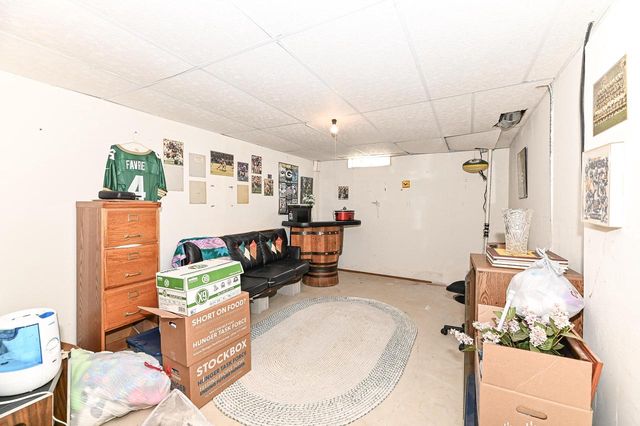 960 E Oakwood ROAD, Oak Creek, WI 53154