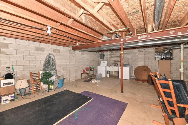 960 E Oakwood ROAD, Oak Creek, WI 53154