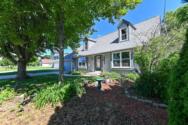 960 E Oakwood ROAD, Oak Creek, WI 53154