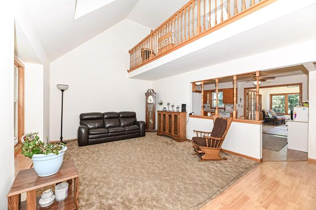 960 E Oakwood ROAD, Oak Creek, WI 53154