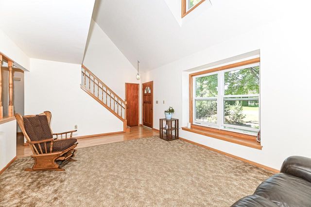 960 E Oakwood ROAD, Oak Creek, WI 53154