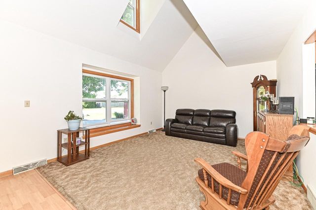960 E Oakwood ROAD, Oak Creek, WI 53154