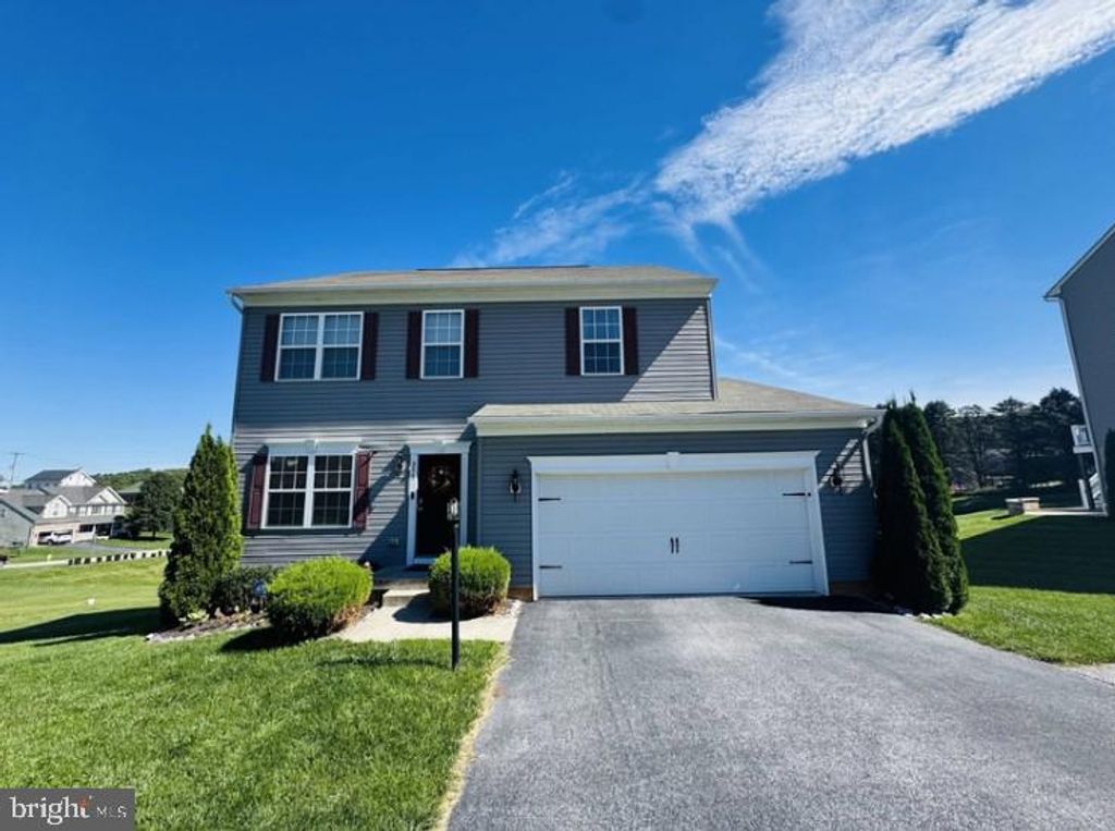 Image 1 of property listing at 255 PALOMINO DR, York, PA 17402