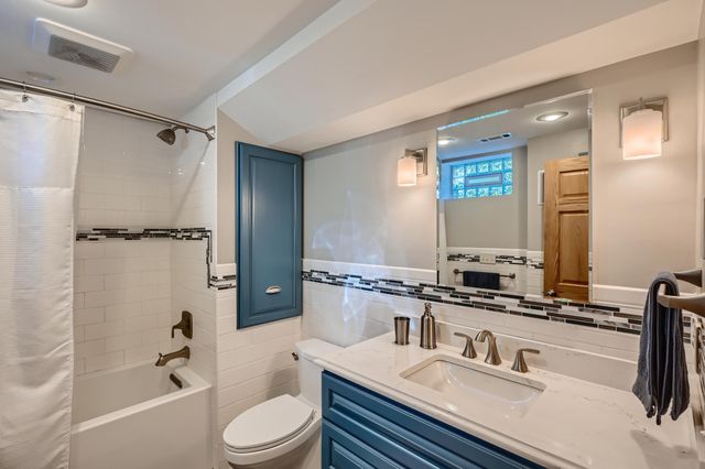 3200 Frear Drive, Minnetonka, MN 55305
