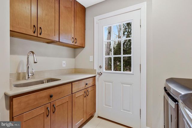 10912 HUNT CLUB RD, Reston, VA 20190