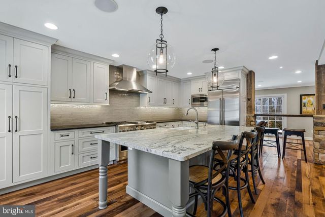 10912 HUNT CLUB RD, Reston, VA 20190