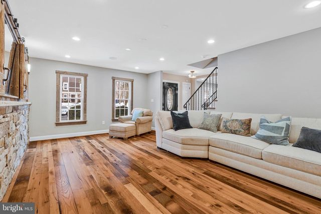 10912 HUNT CLUB RD, Reston, VA 20190