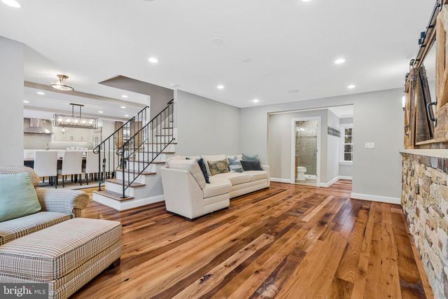 10912 HUNT CLUB RD, Reston, VA 20190