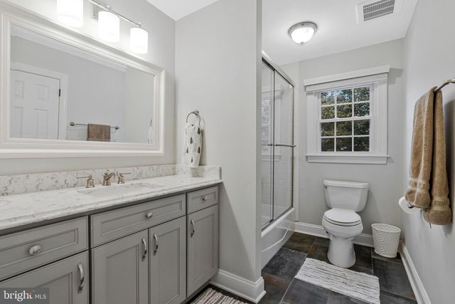 10912 HUNT CLUB RD, Reston, VA 20190