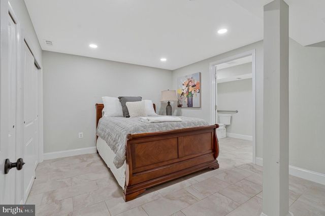 10912 HUNT CLUB RD, Reston, VA 20190