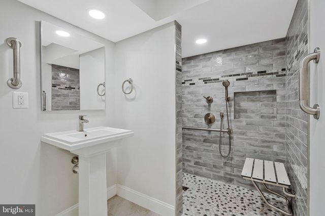 10912 HUNT CLUB RD, Reston, VA 20190