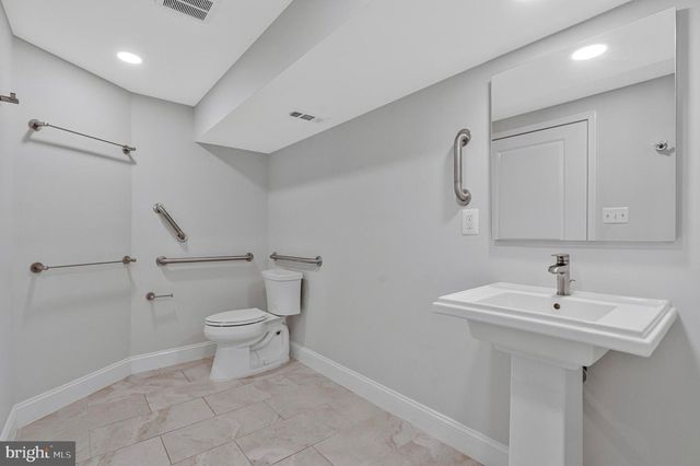 10912 HUNT CLUB RD, Reston, VA 20190