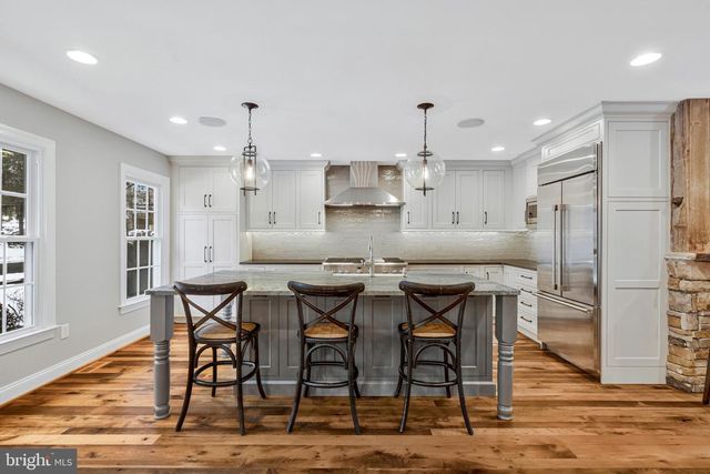 10912 HUNT CLUB RD, Reston, VA 20190