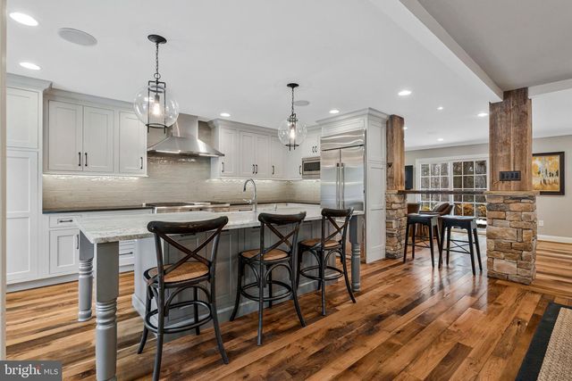 10912 HUNT CLUB RD, Reston, VA 20190