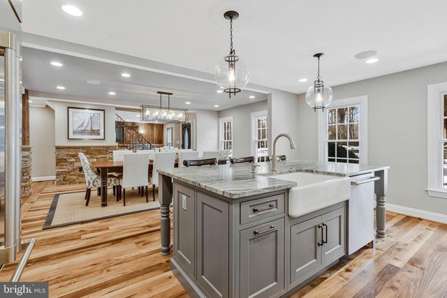 10912 HUNT CLUB RD, Reston, VA 20190