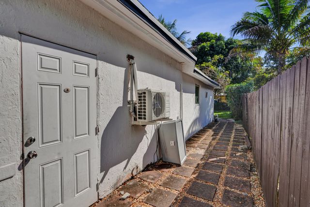 640 NE 160th Street, Miami, FL 33162