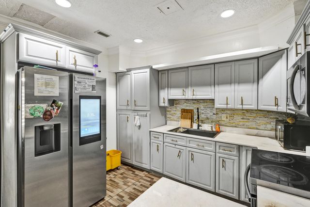 640 NE 160th Street, Miami, FL 33162