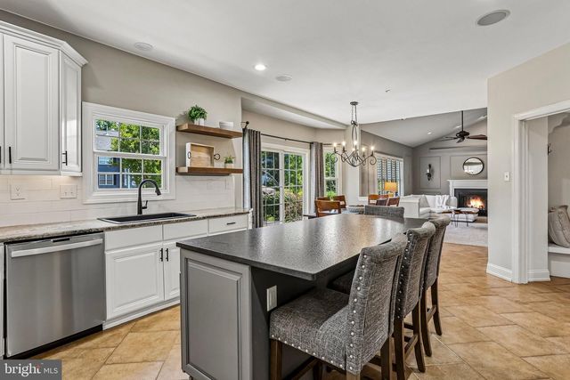 915 NOAHS CIR, Warrington, PA 18976