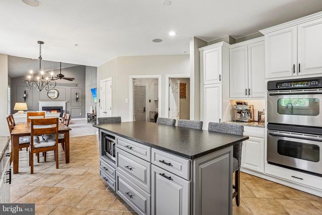 915 NOAHS CIR, Warrington, PA 18976
