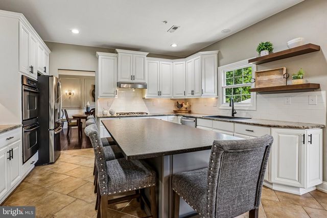 915 NOAHS CIR, Warrington, PA 18976