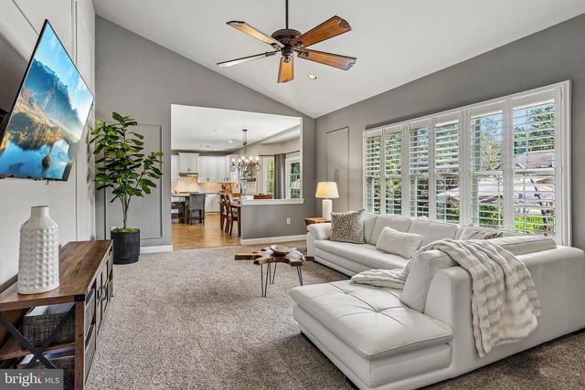 915 NOAHS CIR, Warrington, PA 18976