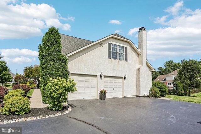 915 NOAHS CIR, Warrington, PA 18976