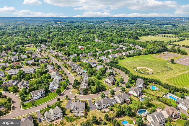 915 NOAHS CIR, Warrington, PA 18976