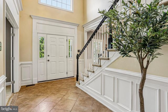 915 NOAHS CIR, Warrington, PA 18976
