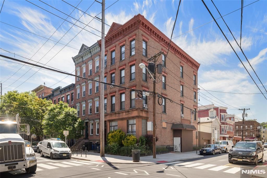 422 Madison Street 4R, Hoboken, NJ 07030