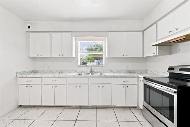 2425 9TH AVENUE E, Bradenton, FL 34208