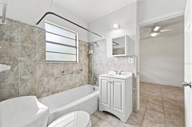 2425 9TH AVENUE E, Bradenton, FL 34208
