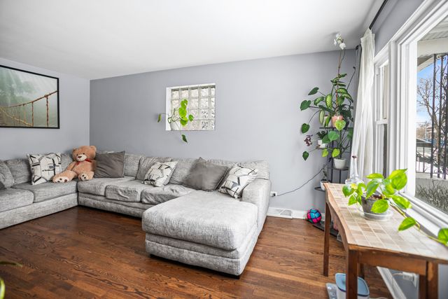 1525 S 58th Avenue, Cicero, IL 60804