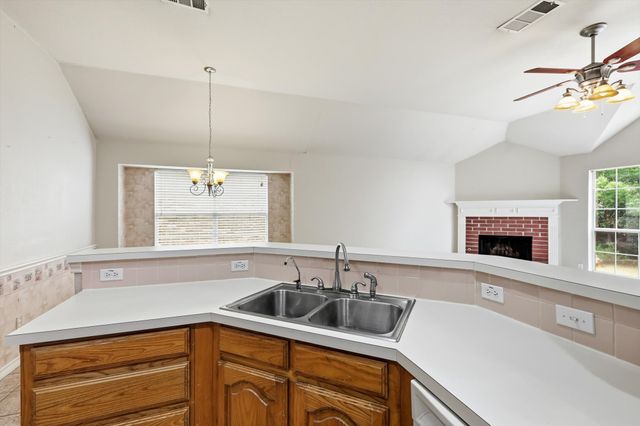 1229 Sam Dennis Drive, Lewisville, TX 75077