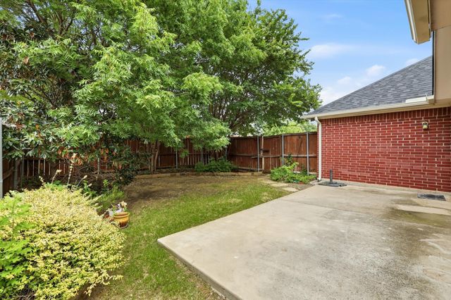 1229 Sam Dennis Drive, Lewisville, TX 75077