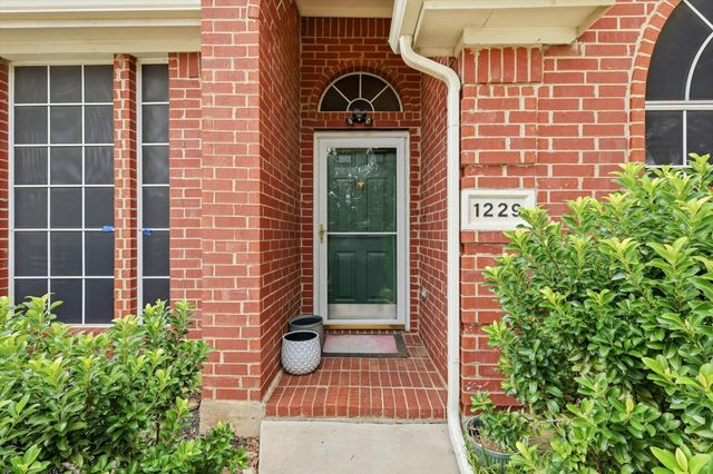 1229 Sam Dennis Drive, Lewisville, TX 75077