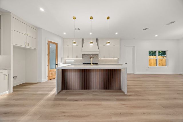 1727 Toronto Street, Dallas, TX 75212