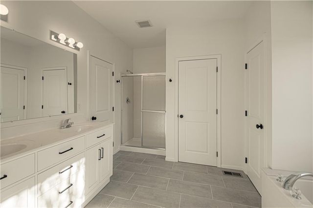 10224 N Willow Avenue, Kansas City, MO 64157