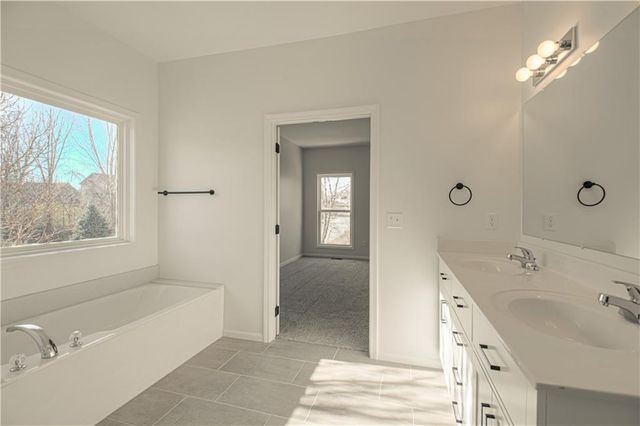 10224 N Willow Avenue, Kansas City, MO 64157