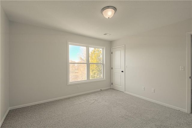 10224 N Willow Avenue, Kansas City, MO 64157