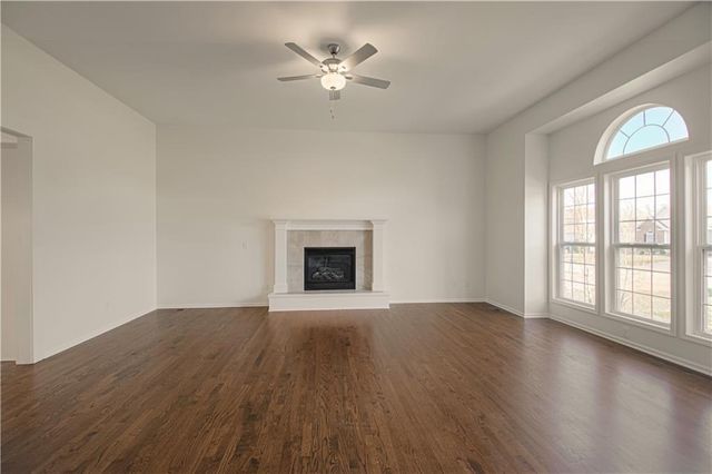 10224 N Willow Avenue, Kansas City, MO 64157