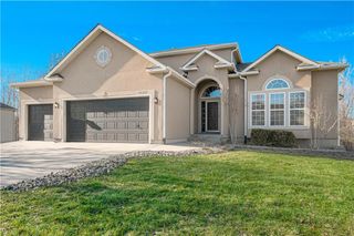 10224 N Willow Avenue, Kansas City, MO 64157