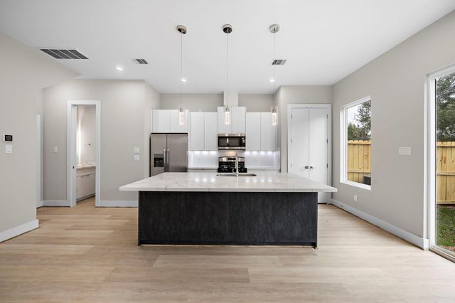 28 Bucan B, Houston, TX 77076