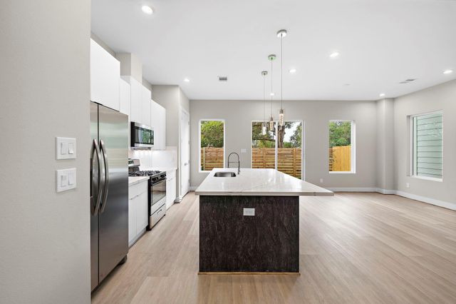 28 Bucan B, Houston, TX 77076