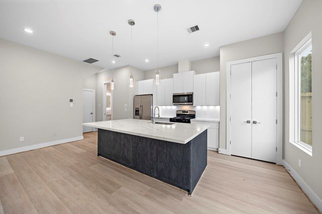 28 Bucan B, Houston, TX 77076