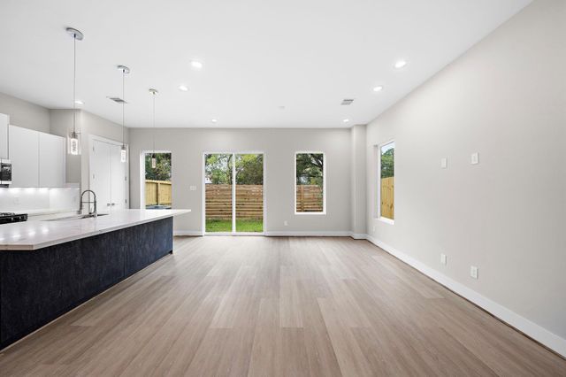 28 Bucan B, Houston, TX 77076