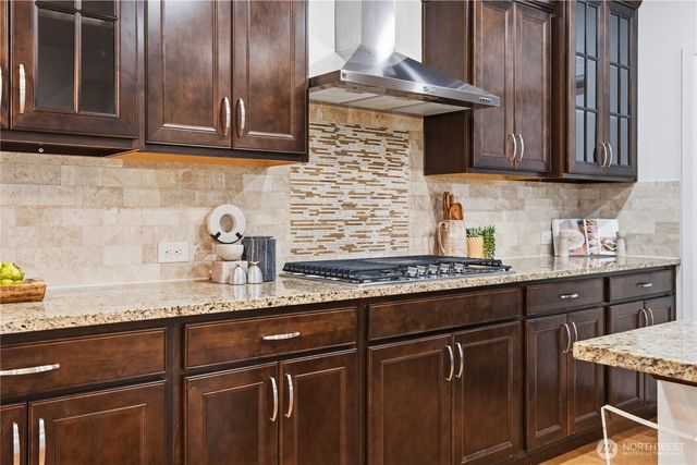 8415 NE 151st Place, Kenmore, WA 98028