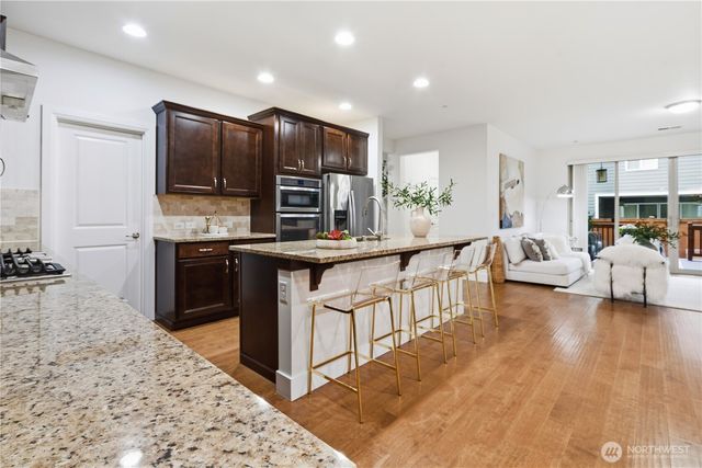 8415 NE 151st Place, Kenmore, WA 98028