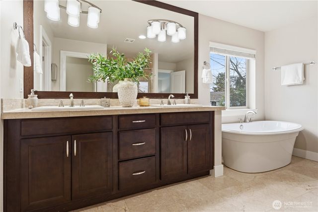 8415 NE 151st Place, Kenmore, WA 98028