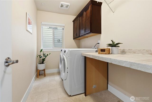 8415 NE 151st Place, Kenmore, WA 98028