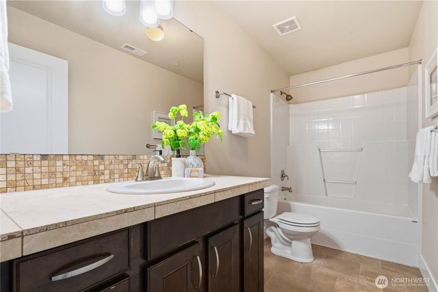 8415 NE 151st Place, Kenmore, WA 98028